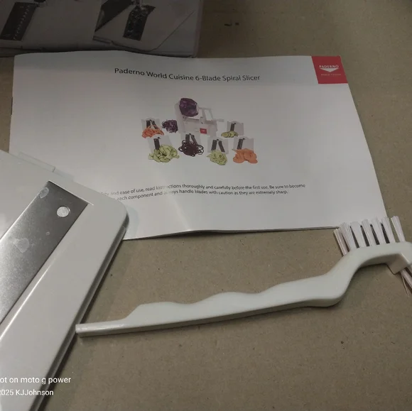 Paderno World Cuisine 6-Blade Vegetable Spiralizer. - Picture 4 of 11